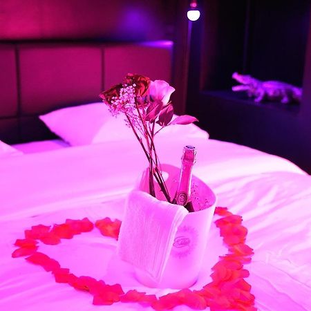 Love Room Suite Dirty Diana Aubagne Ngoại thất bức ảnh
