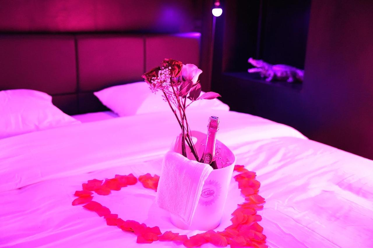 Love Room Suite Dirty Diana Aubagne Ngoại thất bức ảnh